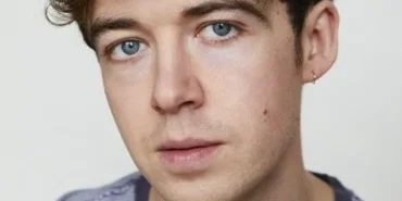Alex Lawther Oyuncu Profil Görseli